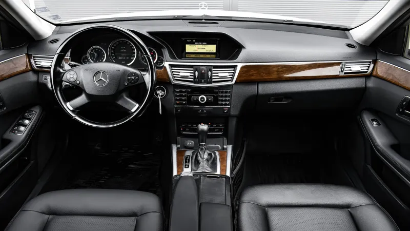 Mercedes-Benz E 220 CDI BlueEFFICIENCY Image 8