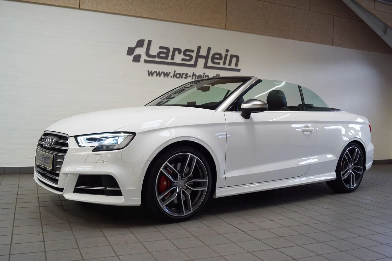 Audi S3 2,0 TFSi Cabriolet quattro S-tr. 2d Image 2