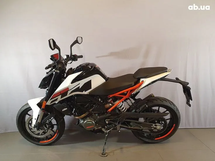 KTM 125 Image 1